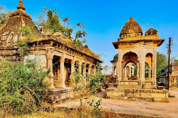 0012023 Shiva temple and Chhatris, Bhandara Maharashtra 014