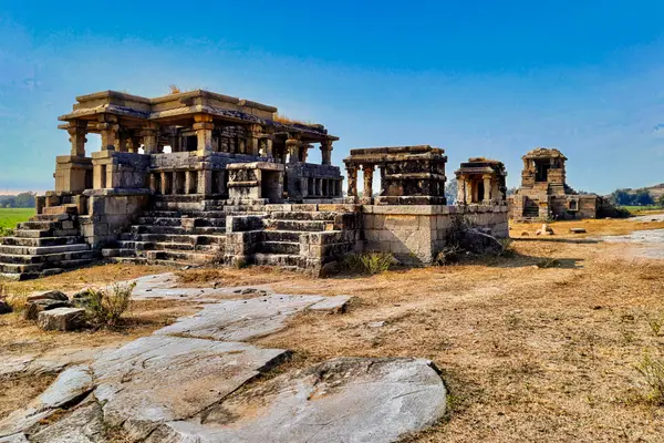 0121921 Group of Temples, Vyas Badora, Madhya Pradesh 327