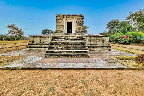 0010122 Shiva temple, Sakor, Damoh district, Madhya Pradesh 044