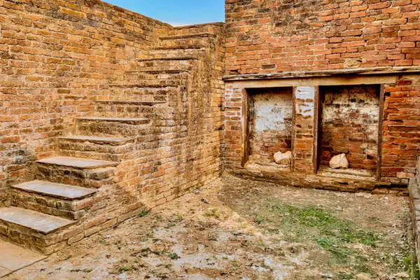 300–340 CE Vishnu temple, Padmavati brick temple platform, Pawaya, Madhya Pradesh 033