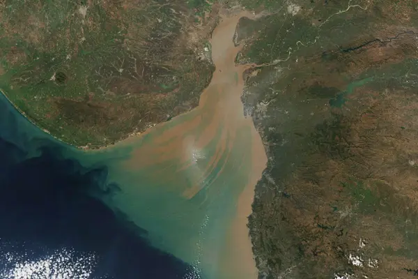 Streaks of Sediment in the Gulf of Khambhat (MODIS 2022-01-11)