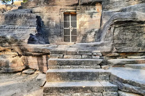 0112621 Udaygiri Cave 16, Vidisha district, Madhya Pradesh 01